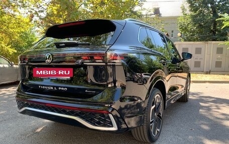 Volkswagen Tiguan, 2024 год, 4 250 000 рублей, 4 фотография