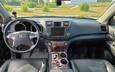 Toyota Highlander III, 2011 год, 2 150 000 рублей, 4 фотография