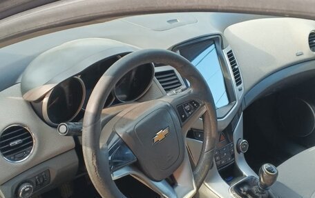 Chevrolet Cruze II, 2010 год, 500 000 рублей, 3 фотография