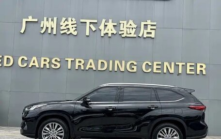 Toyota Highlander, 2024 год, 4 500 000 рублей, 4 фотография
