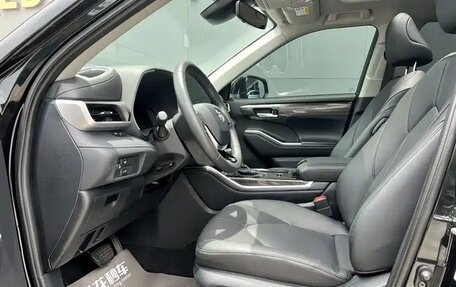 Toyota Highlander, 2024 год, 4 500 000 рублей, 10 фотография