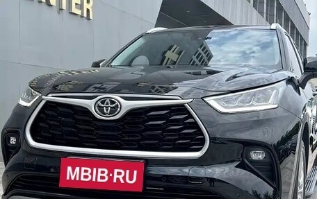 Toyota Highlander, 2024 год, 4 500 000 рублей, 3 фотография