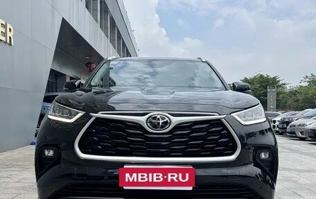 Toyota Highlander, 2024 год, 4 500 000 рублей, 2 фотография