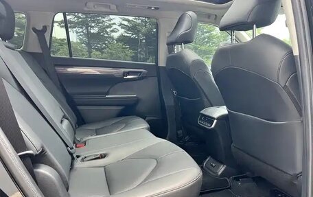 Toyota Highlander, 2024 год, 4 500 000 рублей, 13 фотография
