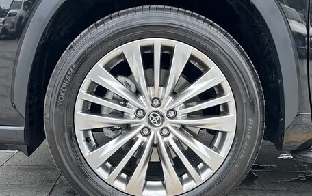 Toyota Highlander, 2024 год, 4 500 000 рублей, 17 фотография