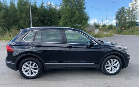 Volkswagen Tiguan II, 2018 год, 2 600 000 рублей, 3 фотография