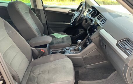 Volkswagen Tiguan II, 2018 год, 2 600 000 рублей, 13 фотография
