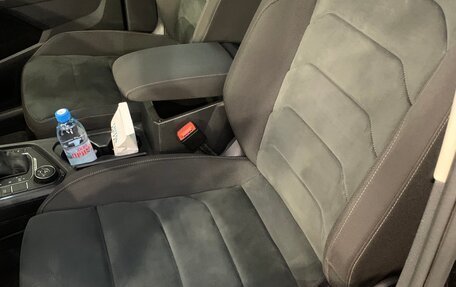 Volkswagen Tiguan II, 2018 год, 2 600 000 рублей, 12 фотография