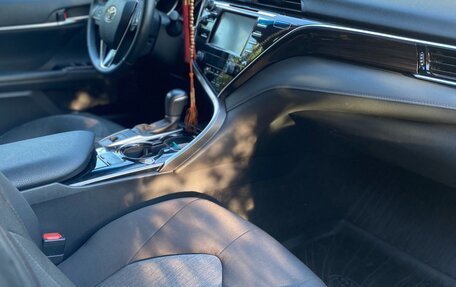 Toyota Camry, 2020 год, 3 200 000 рублей, 2 фотография