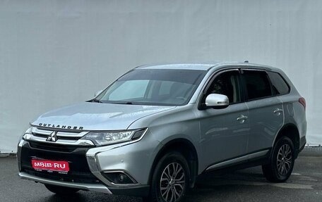 Mitsubishi Outlander III рестайлинг 3, 2017 год, 1 850 000 рублей, 1 фотография