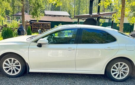 Toyota Camry, 2021 год, 2 390 000 рублей, 2 фотография