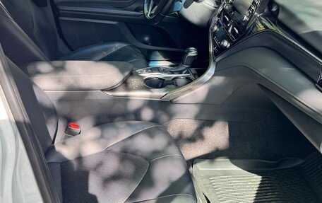 Toyota Camry, 2021 год, 2 390 000 рублей, 5 фотография