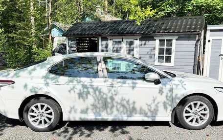 Toyota Camry, 2021 год, 2 390 000 рублей, 4 фотография