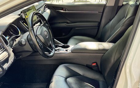 Toyota Camry, 2021 год, 2 390 000 рублей, 7 фотография