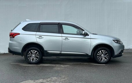 Mitsubishi Outlander III рестайлинг 3, 2017 год, 1 850 000 рублей, 4 фотография