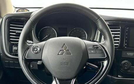Mitsubishi Outlander III рестайлинг 3, 2017 год, 1 850 000 рублей, 12 фотография