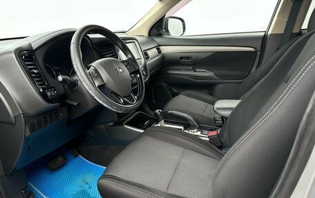 Mitsubishi Outlander III рестайлинг 3, 2017 год, 1 850 000 рублей, 9 фотография