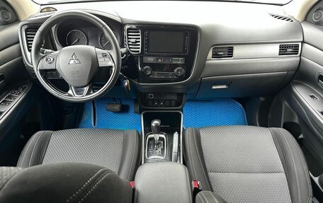Mitsubishi Outlander III рестайлинг 3, 2017 год, 1 850 000 рублей, 11 фотография