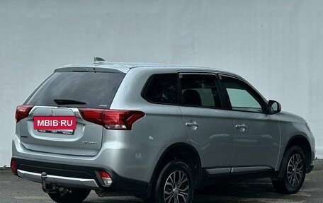Mitsubishi Outlander III рестайлинг 3, 2017 год, 1 850 000 рублей, 5 фотография