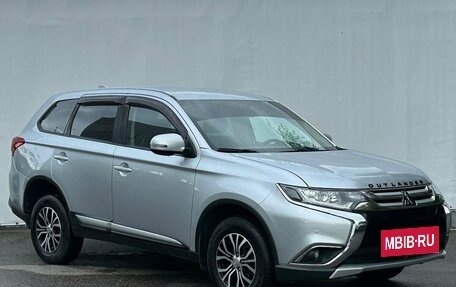 Mitsubishi Outlander III рестайлинг 3, 2017 год, 1 850 000 рублей, 3 фотография