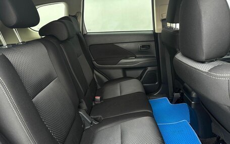 Mitsubishi Outlander III рестайлинг 3, 2017 год, 1 850 000 рублей, 14 фотография
