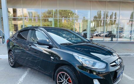 Hyundai Solaris II рестайлинг, 2012 год, 700 000 рублей, 3 фотография