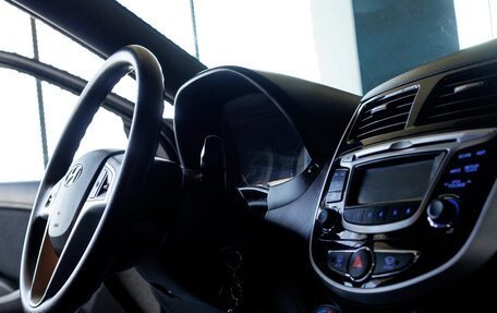 Hyundai Solaris II рестайлинг, 2011 год, 990 000 рублей, 26 фотография