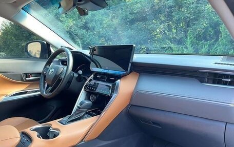 Toyota Venza, 2022 год, 2 800 000 рублей, 14 фотография