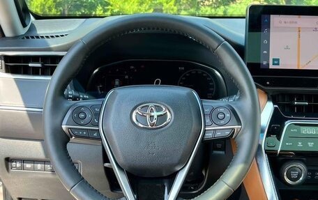 Toyota Venza, 2022 год, 2 800 000 рублей, 10 фотография