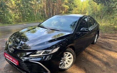 Toyota Camry, 2021 год, 2 700 000 рублей, 3 фотография