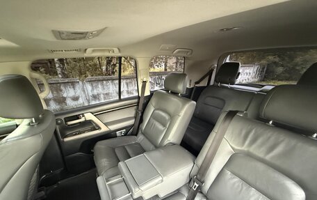 Toyota Land Cruiser 200, 2010 год, 2 700 000 рублей, 6 фотография