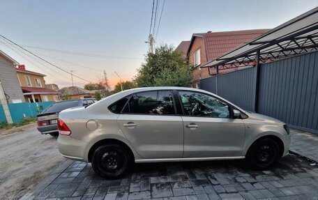 Volkswagen Polo VI (EU Market), 2011 год, 590 000 рублей, 2 фотография