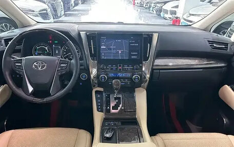 Toyota Alphard III, 2022 год, 9 073 035 рублей, 2 фотография