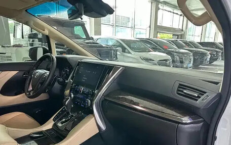 Toyota Alphard III, 2022 год, 9 073 035 рублей, 12 фотография