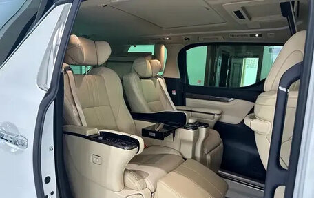 Toyota Alphard III, 2022 год, 9 073 035 рублей, 14 фотография
