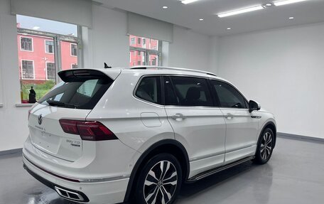 Volkswagen Tiguan II, 2022 год, 3 771 000 рублей, 4 фотография
