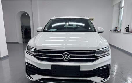 Volkswagen Tiguan II, 2022 год, 3 771 000 рублей, 5 фотография