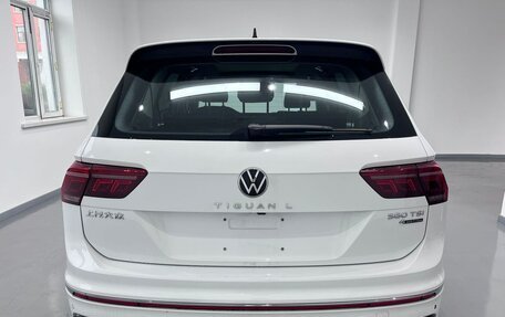 Volkswagen Tiguan II, 2022 год, 3 771 000 рублей, 6 фотография