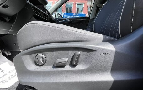 Volkswagen Tiguan II, 2022 год, 3 771 000 рублей, 15 фотография