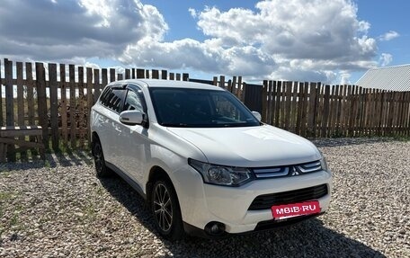 Mitsubishi Outlander III рестайлинг 3, 2013 год, 1 250 000 рублей, 2 фотография