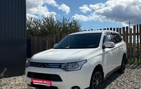 Mitsubishi Outlander III рестайлинг 3, 2013 год, 1 250 000 рублей, 3 фотография
