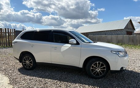 Mitsubishi Outlander III рестайлинг 3, 2013 год, 1 250 000 рублей, 8 фотография