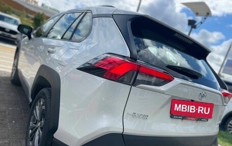 Toyota RAV4, 2025 год, 3 700 000 рублей, 9 фотография