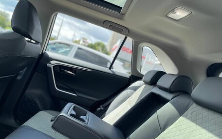 Toyota RAV4, 2025 год, 3 700 000 рублей, 24 фотография