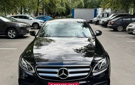 Mercedes-Benz E-Класс, 2019 год, 4 500 000 рублей, 1 фотография