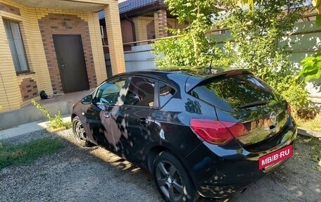 Opel Astra J, 2010 год, 600 000 рублей, 2 фотография
