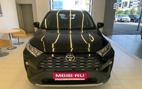 Toyota RAV4, 2021 год, 3 000 000 рублей, 2 фотография