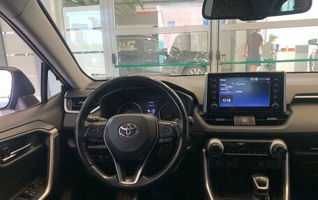 Toyota RAV4, 2021 год, 3 000 000 рублей, 9 фотография