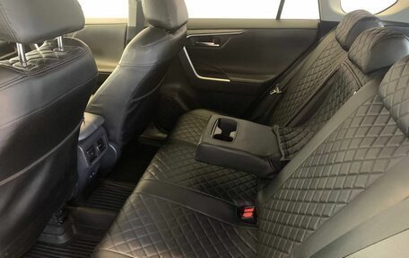 Toyota RAV4, 2021 год, 3 000 000 рублей, 10 фотография