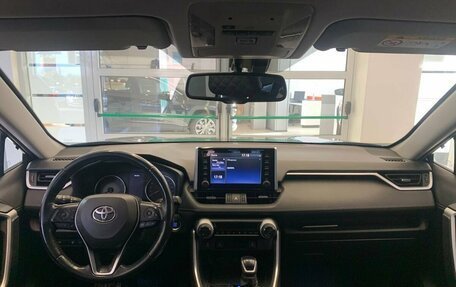 Toyota RAV4, 2021 год, 3 000 000 рублей, 12 фотография